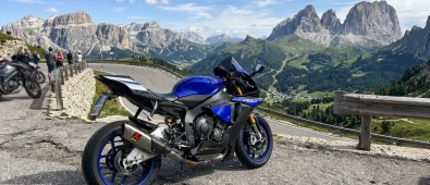 Silniční motorky: Jak vybrat nejlepší stroj? | RepreMoto Silniční motorky: Jak vybrat nejlepší stroj? | RepreMoto (Obrázek vygenerovaný umělou inteligencí)